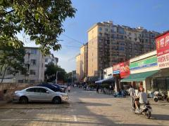 :2万多人大学后街门口 临街店转让  背靠大型小区，临近双港地铁站 