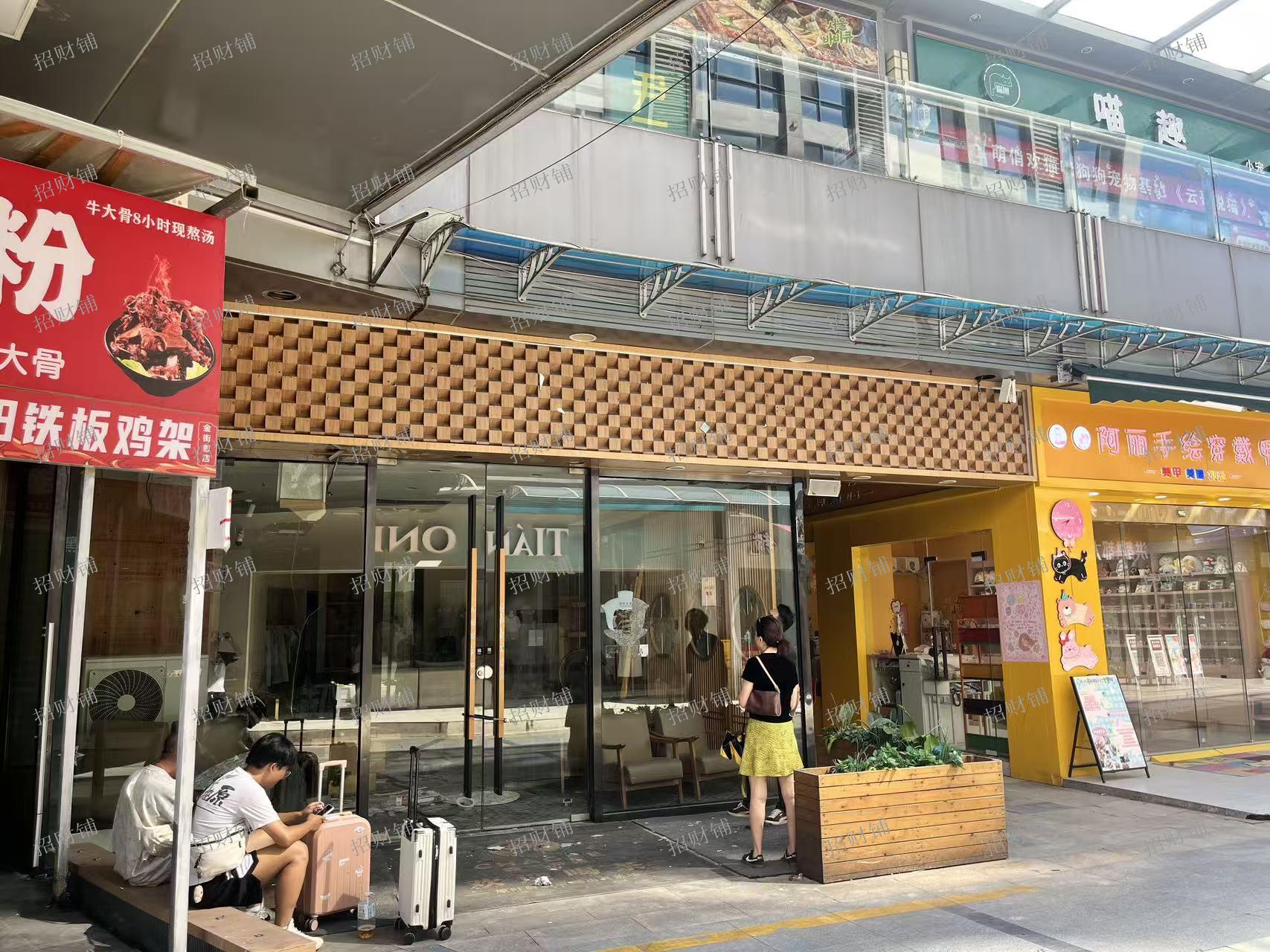 万达金街临街一楼 房东直租 门宽20米 隔壁是星巴克