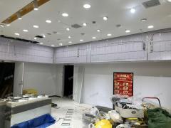 万达金街店铺 房东直租 可接天然气 门宽12米   行业不限