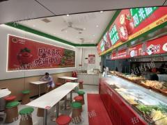 八一馆地铁口旁 拐角麻辣烫店  展示面8.5米 门口可外摆 带阁楼   