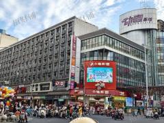 八一馆地铁口旁 拐角麻辣烫店  展示面8.5米 门口可外摆 带阁楼   