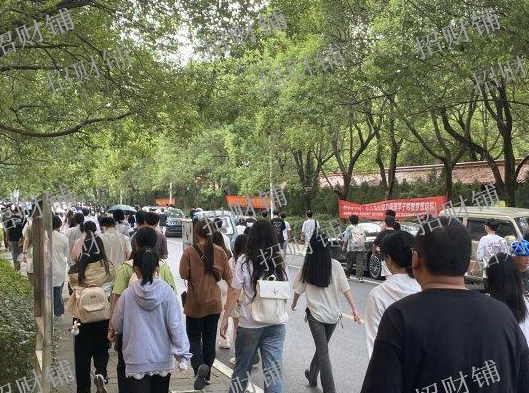 4万多人大学蜜雪冰城隔壁店转让 靠近10多栋宿舍楼 行业不限