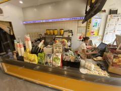 中学正大门口奶茶汉堡店转让 隔壁是吖嘀零食和蜜雪，靠近小区出入口 可整转也可空转