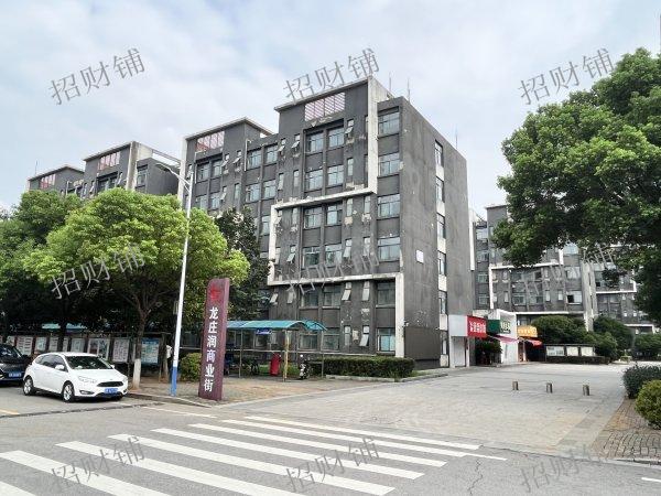万人大学校内食堂二楼，仅剩最后三个档口，适合做粉，瓦罐汤，早餐，粥，饼，特色饭等