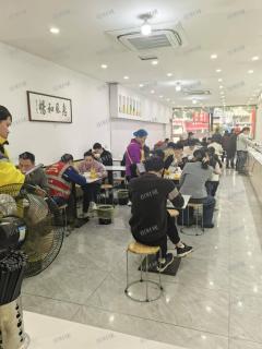 工厂门口 快餐店 日营业额2000多 转1.8万 靠近蜜雪冰城