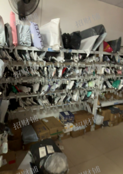便利店+快递 有烟草证 便利店日营业2000左右 快递日派件1200件，不用拉货