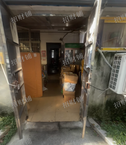 南昌大学青山湖校区大学门口 独家快递店 无人值守 店内可住人也可做饭