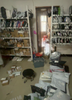 南昌大学青山湖校区大学门口 独家快递店 无人值守 店内可住人也可做饭
