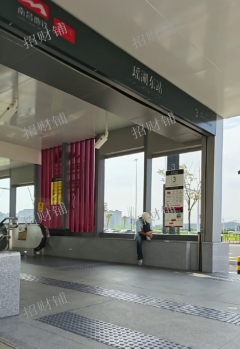 地铁口附近 医院旁 临街店铺 房东直租 楼上可住人 门口可外摆