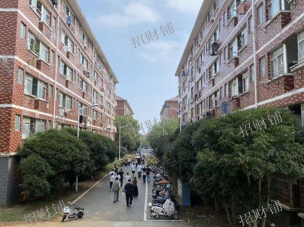 3万多人大学 学生宿舍楼下 水果捞 不要转让费